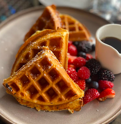 Lakeside Bar & Grill signature dishes Spiced Whiskey Burger
Strawberry Shortcake Beignet Waffle
The Brunch Burger